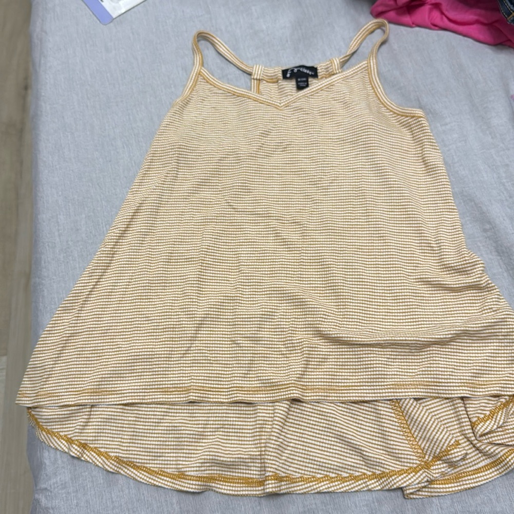 Washed but never worn ART CLASS  girls tank . Size 7/8
Color = mustard/white